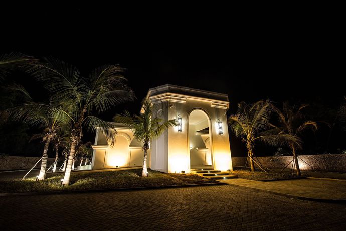 Imagen de los exteriores del Hotel Billionaire Resort and Retreat. Foto 9