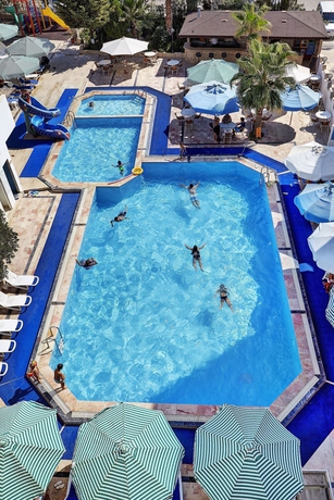 Imagen de la piscina del Hotel Billurcu. Foto 16