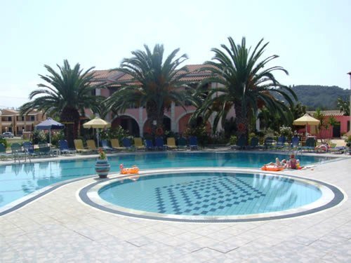 Imagen de la piscina del Hotel Billy and Sandra Studios - Apartments. Foto 13