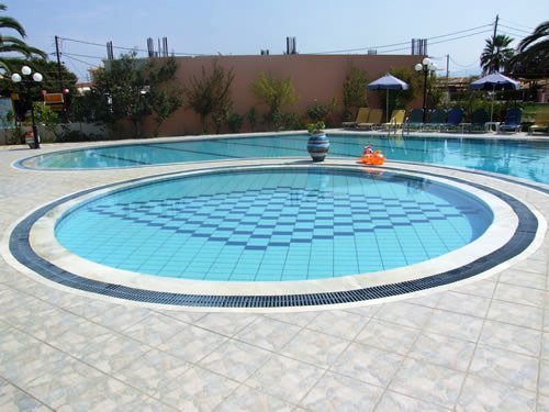 Imagen de la piscina del Hotel Billy and Sandra Studios - Apartments. Foto 14