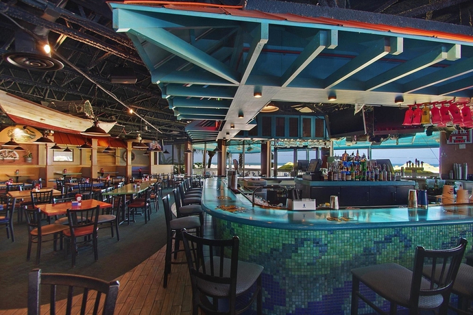 Imagen del bar/restaurante del Hotel Bilmar Beach Resort. Foto 4