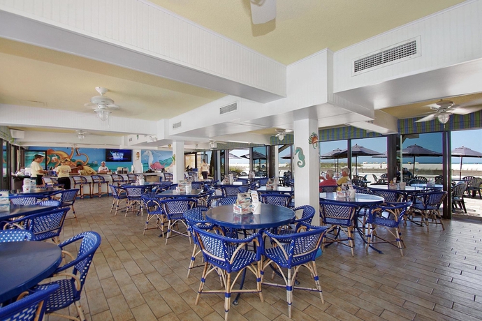 Imagen del bar/restaurante del Hotel Bilmar Beach Resort. Foto 5