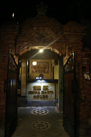 Imagen de los interiores del Hotel Bima Sakti House Canggu. Foto 12