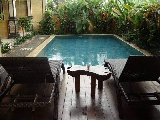 Imagen de la piscina del Hotel Bima Sakti House Canggu. Foto 18