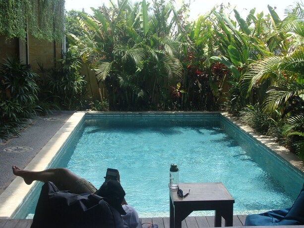 Imagen de la piscina del Hotel Bima Sakti House Canggu. Foto 19