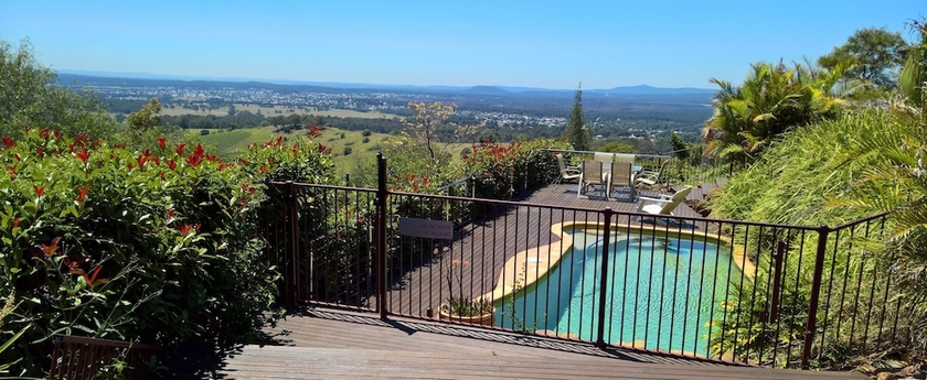 Imagen de la piscina del Hotel Bimbadeen Estate. Foto 17