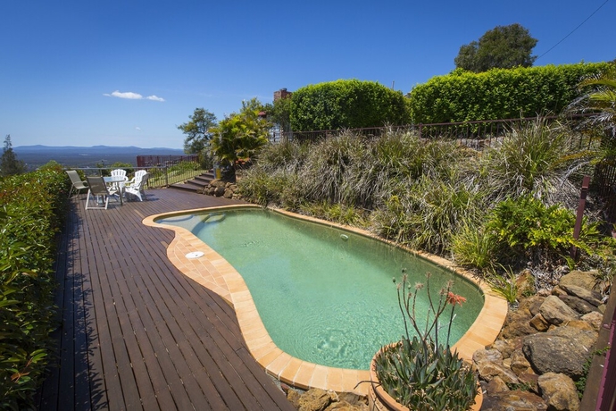 Imagen de la piscina del Hotel Bimbadeen Estate. Foto 18