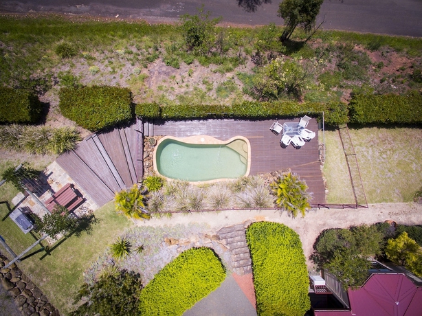 Imagen de la piscina del Hotel Bimbadeen Estate. Foto 19