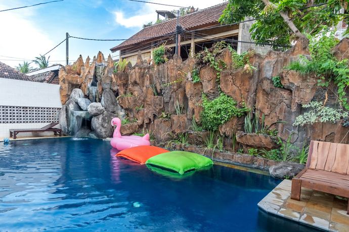 Imagen de la piscina del Hotel Binaria Museum. Foto 19