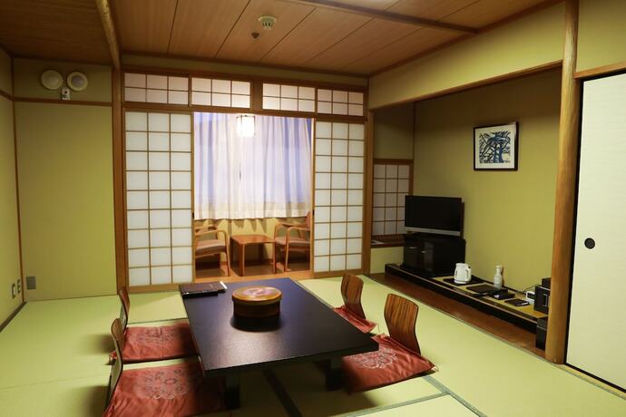 Imagen de la habitación del Hotel Binario Saga Arashiyama. Foto 17