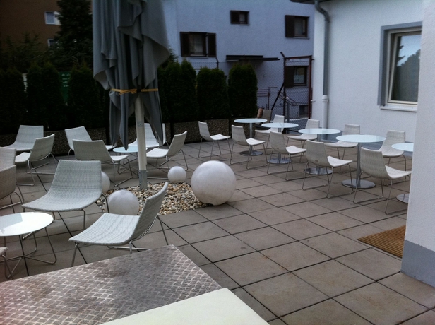 Imagen de los exteriores del Hotel Binders Budget City Mountain. Foto 12