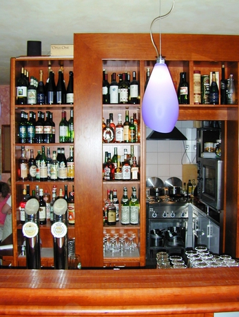 Imagen del bar/restaurante del Hotel Binders Budget City Mountain. Foto 2