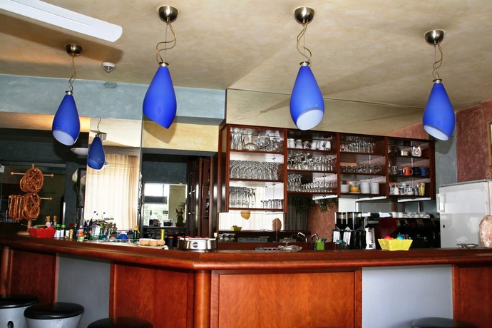 Imagen del bar/restaurante del Hotel Binders Budget City Mountain. Foto 3
