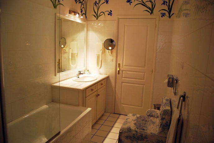 Imagen de la habitación del Hotel Biney. Foto 6