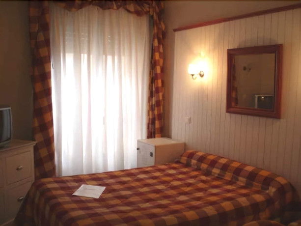 Imagen de la habitación del Hotel Biney. Foto 9