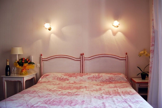 Imagen de la habitación del Hotel Biney. Foto 10