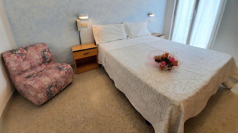 Imagen de la habitación del Hotel Bing. Foto 6