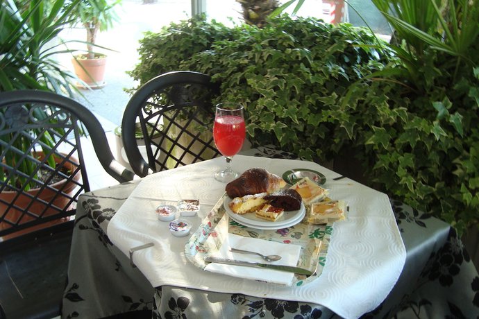 Imagen del bar/restaurante del Hotel Bing. Foto 3