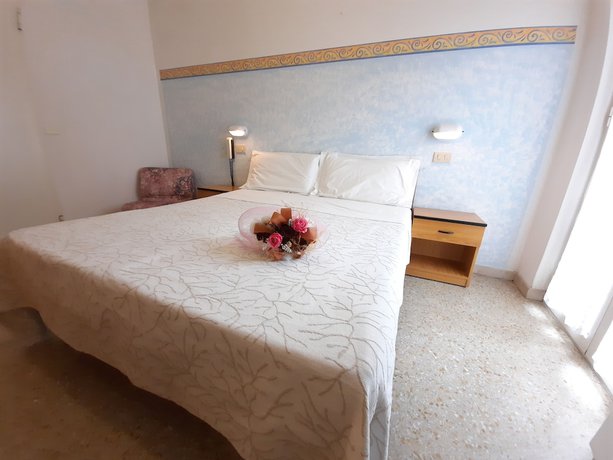 Imagen de la habitación del Hotel Bing. Foto 7