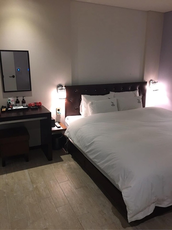 Imagen de la habitación del Hotel Bingo. Foto 6