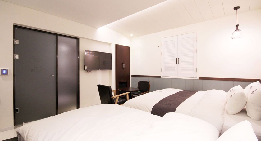 Imagen de la habitación del Hotel Bingo. Foto 8