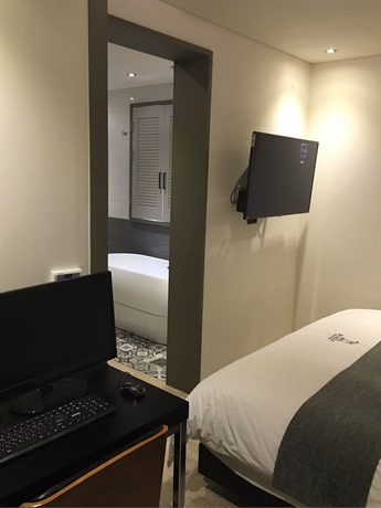 Imagen de la habitación del Hotel Bingo. Foto 9