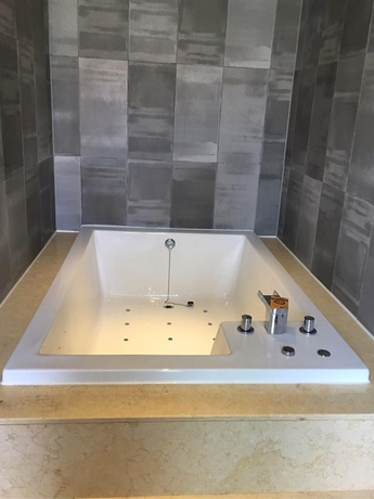 Imagen de la habitación del Hotel Bingo. Foto 14