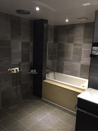 Imagen de la habitación del Hotel Bingo. Foto 15