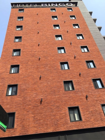 Imagen de los exteriores del Hotel Bingo. Foto 18