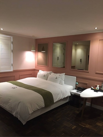 Imagen de la habitación del Hotel Bingo. Foto 17