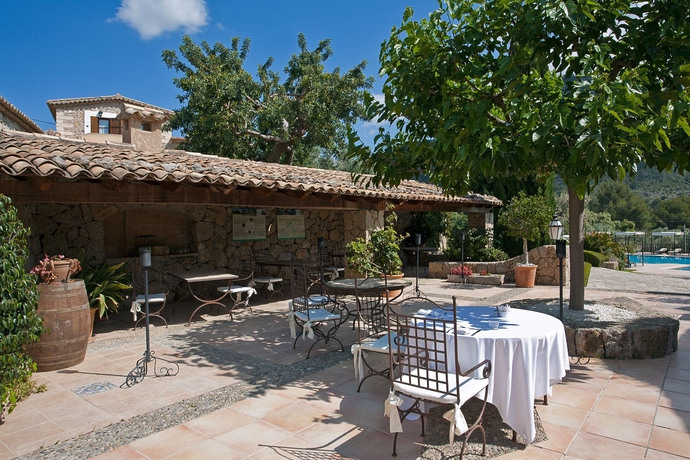 Imagen del bar/restaurante del Hotel Binibona Parc Natural. Foto 2