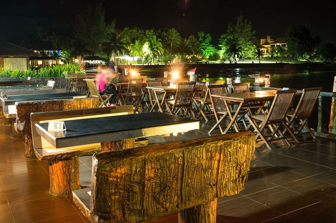 Imagen del bar/restaurante del Hotel Bintan Agro Beach Resort And Spa. Foto 5