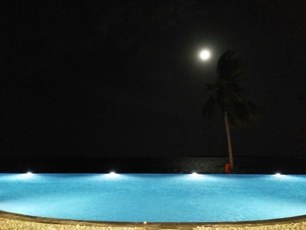 Imagen de la piscina del Hotel Bintan Pearl Beach Resort. Foto 16