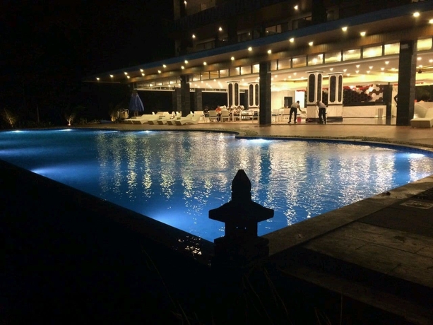 Imagen de la piscina del Hotel Bintan Pearl Beach Resort. Foto 17
