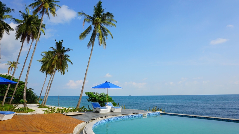 Imagen de la piscina del Hotel Bintan Pearl Beach Resort. Foto 19