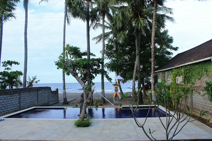 Imagen de la piscina del Hotel Bintang Beach Villas, Bunutan. Foto 35