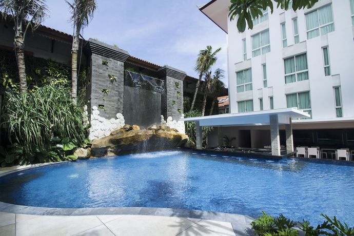Imagen de la piscina del Hotel Bintang Kuta. Foto 14