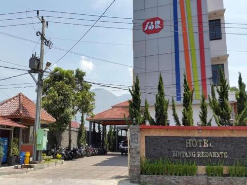 Imagen general del Hotel Bintang Redannte. Foto 1