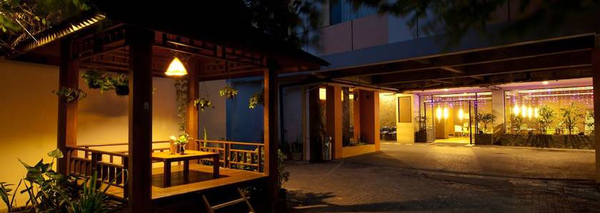 Imagen de los exteriores del Hotel Bintang Solo. Foto 11