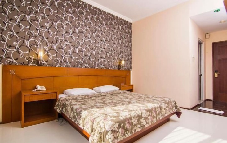 Imagen de la habitación del Hotel Bintang Solo. Foto 10