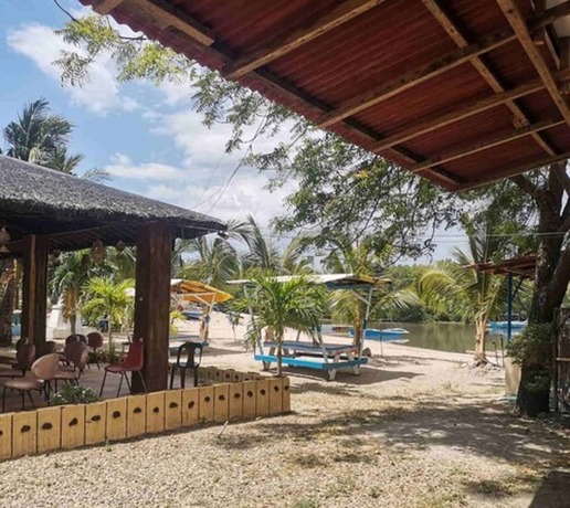 Imagen general del Hotel Binubusan Beach and Resort. Foto 8