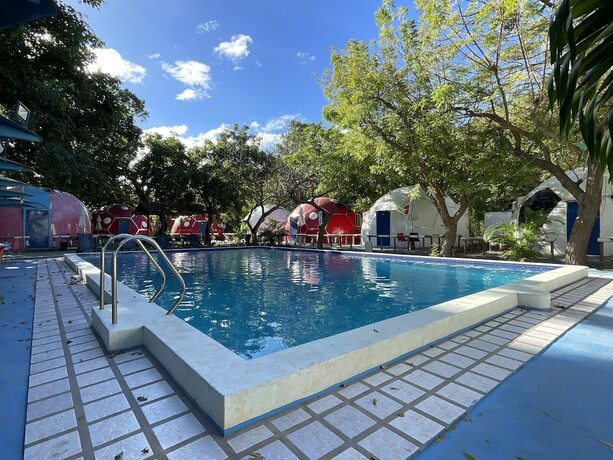 Imagen general del Hotel Binubusan Beach and Resort. Foto 11