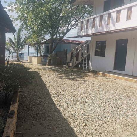 Imagen general del Hotel Binubusan Beach and Resort. Foto 15