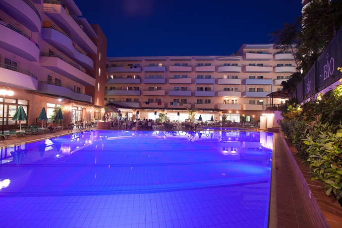 Imagen de la piscina del Hotel Bio Suites. Foto 15