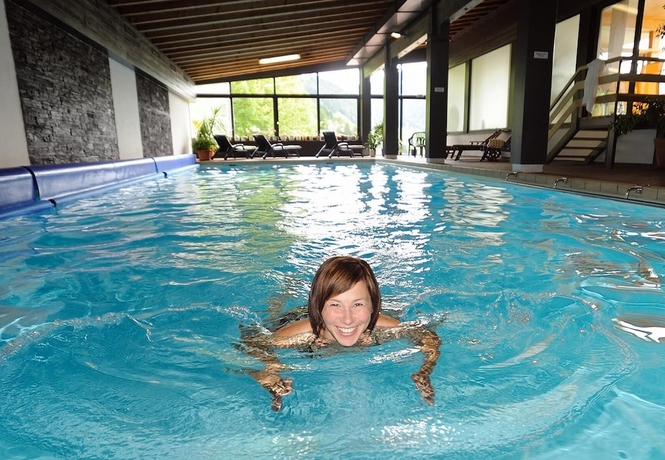 Imagen de la piscina del Hotel Bio-berghotel Ifenblick. Foto 19