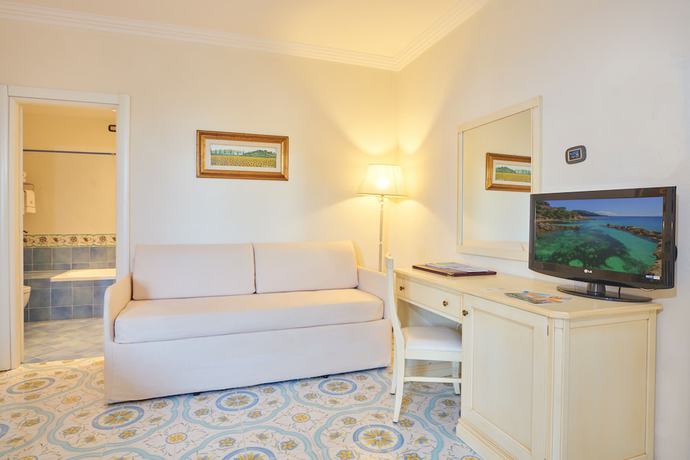 Imagen de la habitación del Hotel Biodola. Foto 4