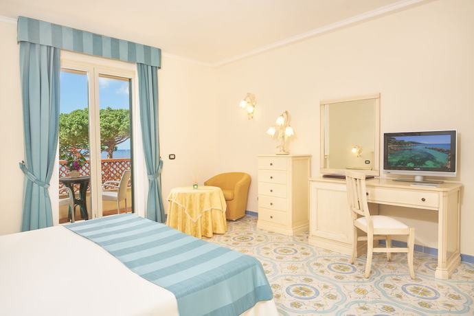 Imagen de la habitación del Hotel Biodola. Foto 7