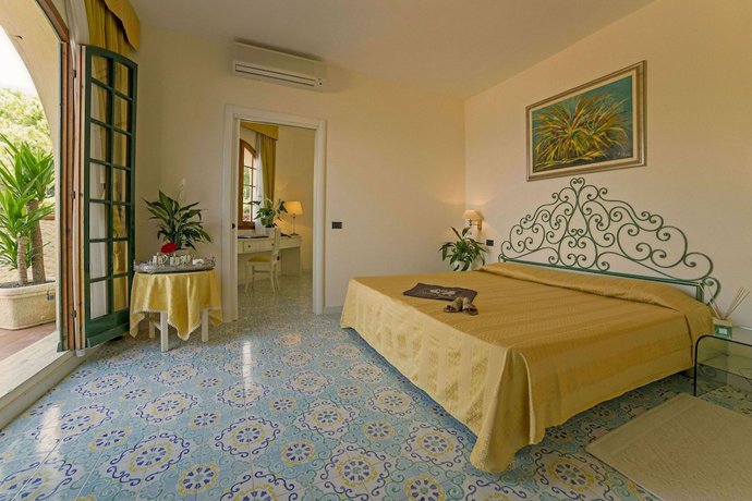 Imagen de la habitación del Hotel Biodola. Foto 10