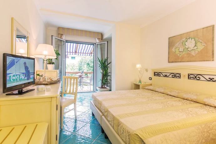 Imagen de la habitación del Hotel Biodola. Foto 11