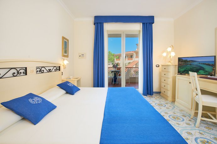 Imagen de la habitación del Hotel Biodola. Foto 14